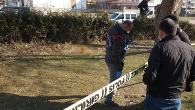 20 yaşındaki genç parkta ölü bulundu