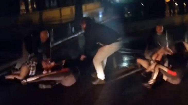 Trans birey ile genç kadın arasında öldüresiye kavga Trans birey ile genç kadın arasında öldüresiye kavga