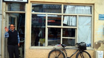 63 yıldır terzilik mesleğini ilk günkü heyecanla yapıyor