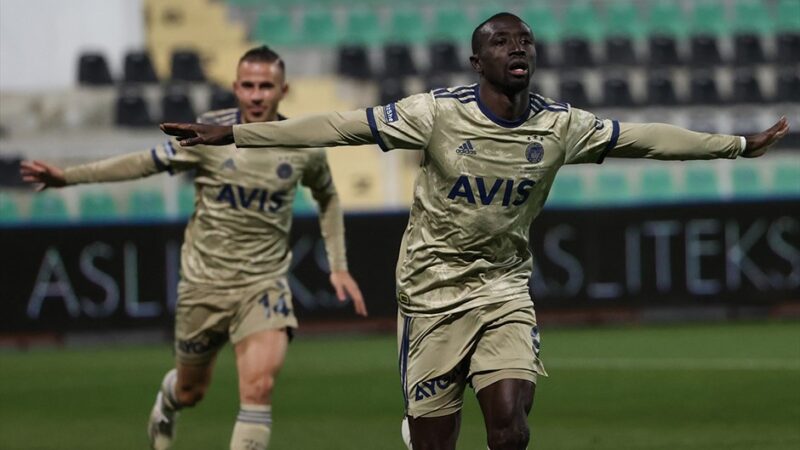 Fenerbahçe, sezon başında Aytemiz Alanyaspor'dan transfer ettiği Papiss Cisse ile