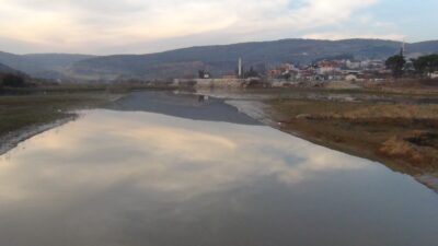 Yer: Bursa… Su seviyesi düşüyor! Eski köprü gün yüzüne çıktı