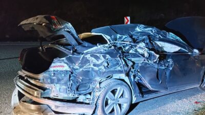 Bursa’da feci kaza! Otomobil hurdaya döndü