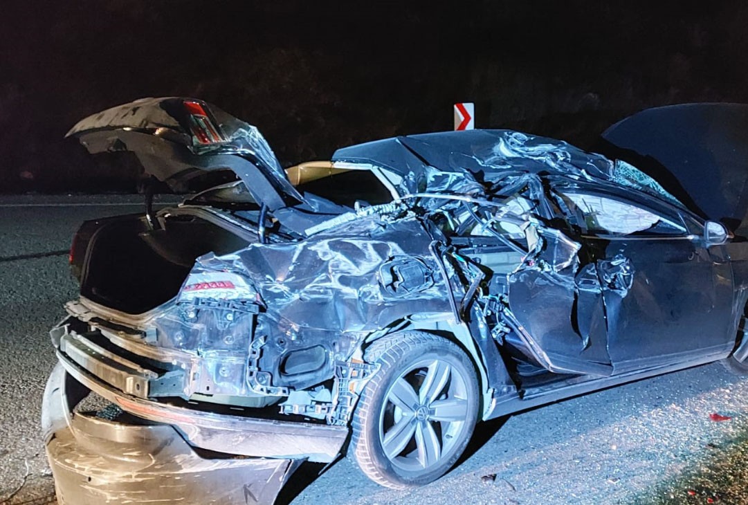 Bursa’da feci kaza! Otomobil hurdaya döndü