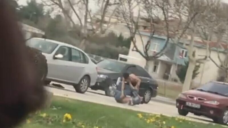 Bursa’da trafikte yol verme kavgası