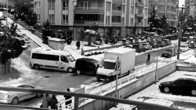 Bursa’da buz tutan yolda kaza! O anlar kamerada