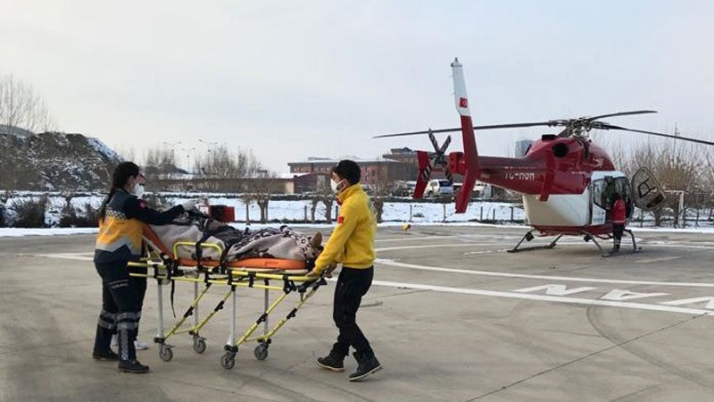 Bursa’nın Harmancık ilçesinde rahatsızlanan hasta, ambulans helikopter ile Yüksek İhtisas