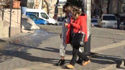 Bursa’da şiddetli lodos vatandaşlara zor anlar yaşattı