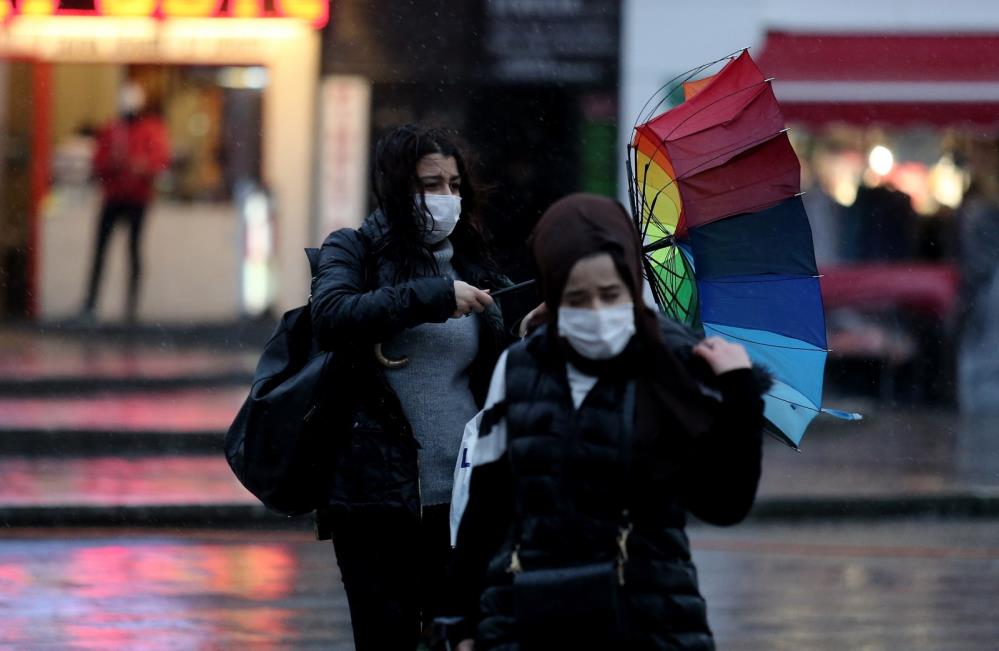 Bursa’da lodos ve yağmur zor anlar yaşattı Bursa’da lodos ve yağmur zor anlar yaşattı