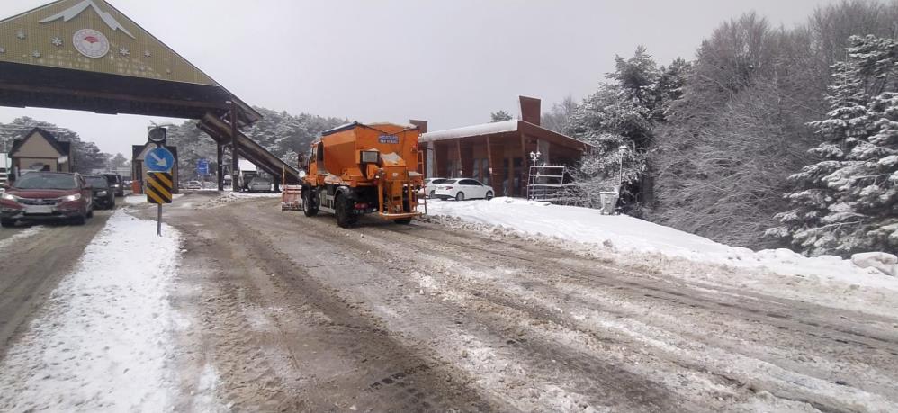 Uludağ eteklerinde kar yağışı Uludağ eteklerinde kar yağışı