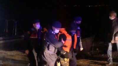 Bursa’da gölde kaçak avlanırken mahsur kalan 3 kişiyi jandarma kurtardı