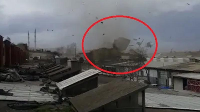 Fırtına Bursa ve birçok ili vurdu: Çatılar uçtu, ağaçlar ve direkler devrildi