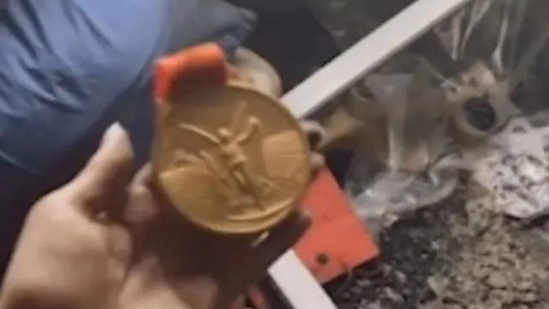 Ünlü isim evinde çıkan yangını fark etmedi! Canını zor kurtardı