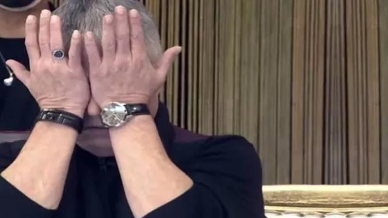 Cengiz Kurtoğlu üvey annesinin yaptıklarını anlatırken gözyaşlarına boğuldu Cengiz Kurtoğlu üvey annesinin yaptıklarını anlatırken gözyaşlarına boğuldu