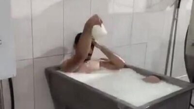 ‘Süt banyosu’na istenen ceza belli oldu
