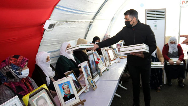 Osmangazi Belediyesi, terör örgütü PKK tarafından dağa kaçırılan ailelerin evlat