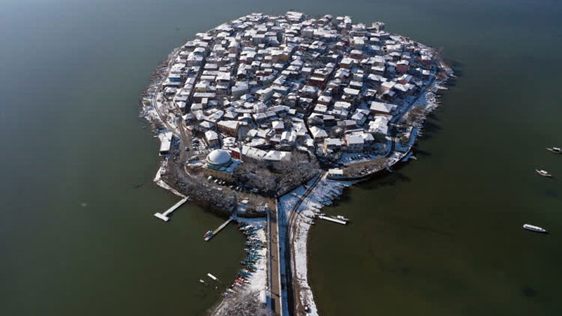 Gölyazı’da kiralık kahvehane…