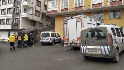 Annesini ve ağabeyini koli bandıyla boğarak öldürdü