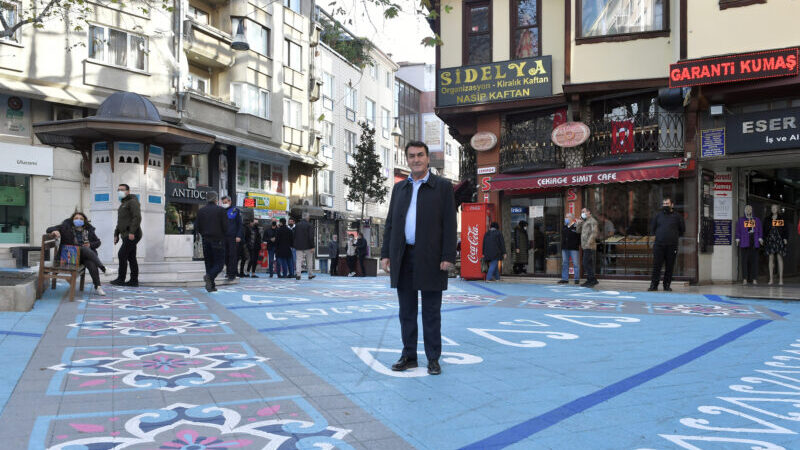 İlçedeki cadde ve sokakları sanatla buluşturan Osmangazi Belediyesi, yaya trafiğinin yoğun