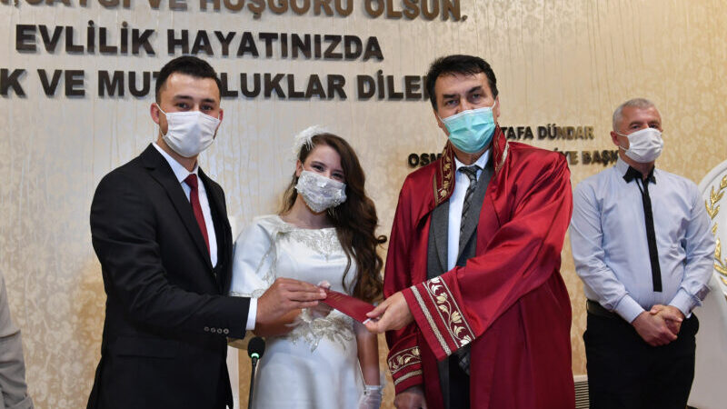 Osmangazi’de 6 bin 52 çift mutluluğa ‘Evet’ dedi Osmangazi’de 6 bin 52 çift mutluluğa ‘Evet’ dedi