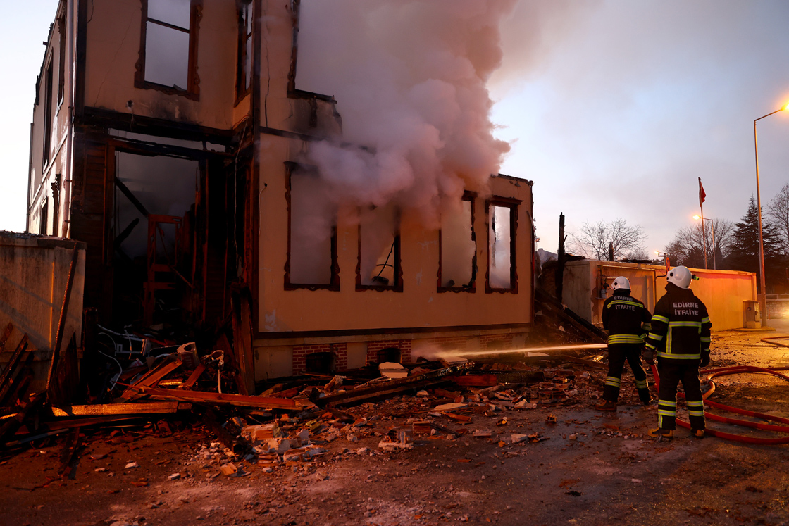 Tarihi müftülük binasında yangın