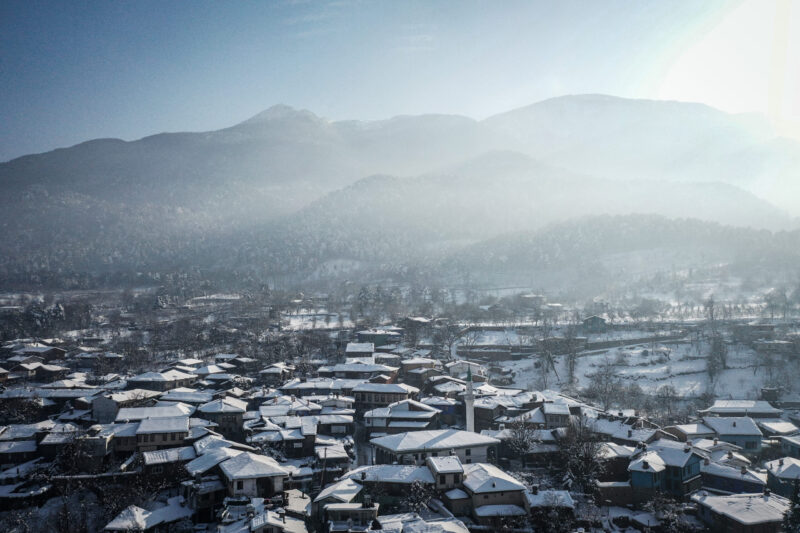 Bursa’nın yedi asırlık ‘Osmanlı köyü’nde kar güzelliği