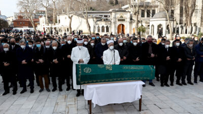 Yazar Yavuz Bahadıroğlu son yolculuğuna uğurlandı
