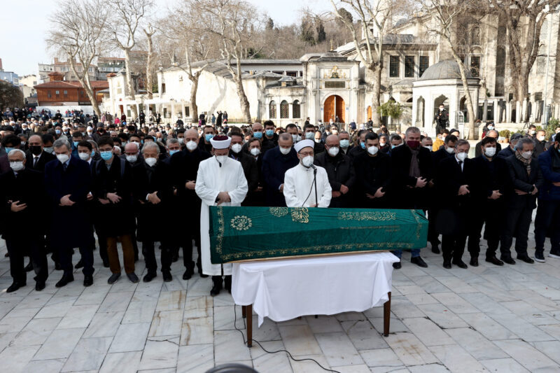 Yazar Yavuz Bahadıroğlu son yolculuğuna uğurlandı