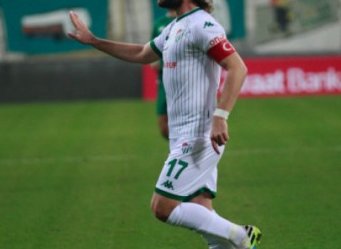 Bursaspor’dan ayrılıyor mu? 3 gün izin verildi… Bursaspor’dan ayrılıyor mu? 3 gün izin verildi…