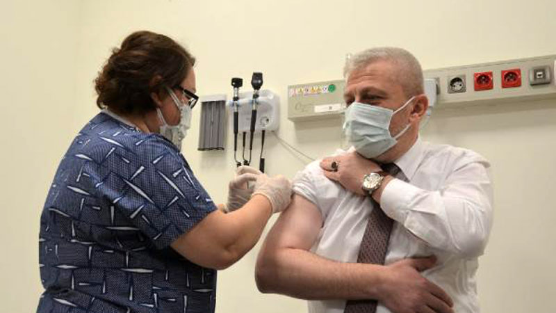 İl Sağlık Müdürü yeniden aşı oldu