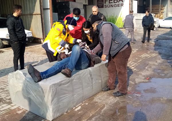 Bursa’da akıl almaz olay! Yoldan geçerken üzerine düştü