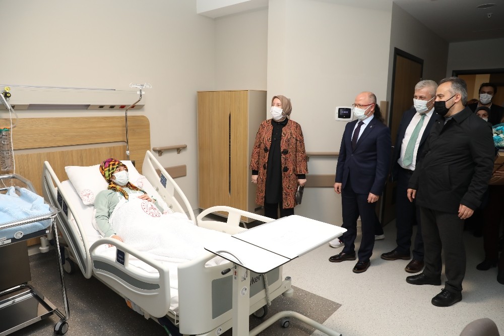 Başkan Aktaş’tan yılın son ve ilk bebeklerine ziyaret