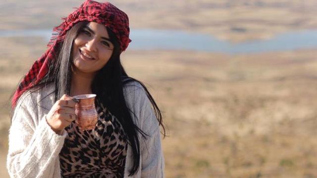 Geçen hafta hastanelik olmuştu! Bugün mini etekli poz