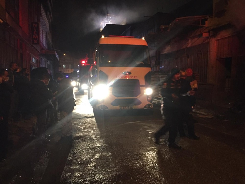 Bursa’da boyahanede çıkan yangın korkuttu