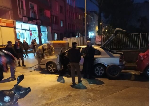 Bursa’nın Kestel ilçesinde yol kenarında park halinde duran otomobil aniden