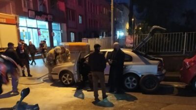 Bursa’da otomobil alev aldı! İlk müdahaleyi mahalleli yaptı