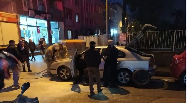 Bursa’da otomobil alev aldı! İlk müdahaleyi mahalleli yaptı