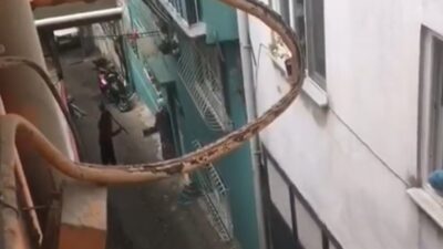 Mahalleyi havaya uçurmaya kalktı! Şikayet edenleri sopayla kovaladı