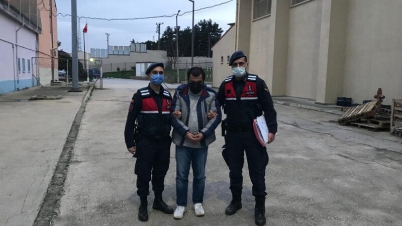 Bursa’da suç makinesi yakalandı Bursa’da hakkında 20 yıl kesinleşmiş hapis cezası bulunan F.Ü. jandarmanın