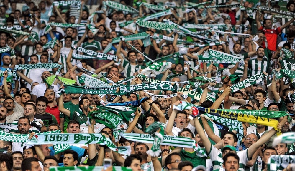 Bursaspor taraftarı isyan etti; Kadro dışı bırakılsın… Bursaspor taraftarı isyan etti; Kadro dışı bırakılsın…