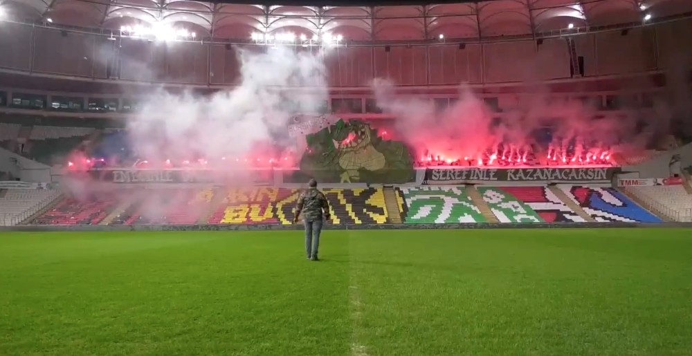Bursaspor taraftarından muhteşem koreografi Bursaspor taraftarından muhteşem koreografi