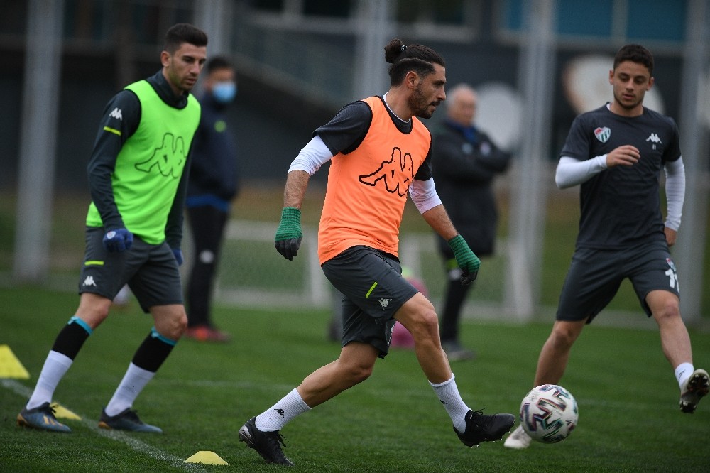 Bursaspor’a Özer Hurmacı’dan sevindirici haber Bursaspor’a Özer Hurmacı’dan sevindirici haber