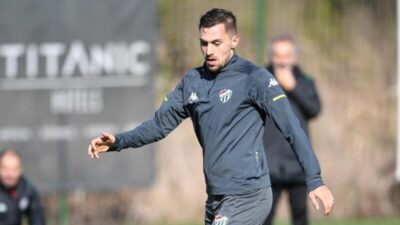 Bursaspor’da Burak Altıparmak belirsizliği