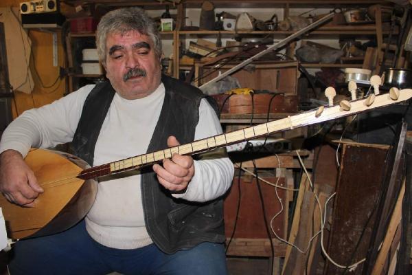 Bursa’da bağlama sanatçısı kalbine yenik düştü