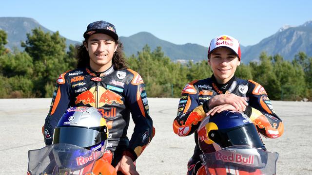 Milli motosikletçiler kaza geçirdi