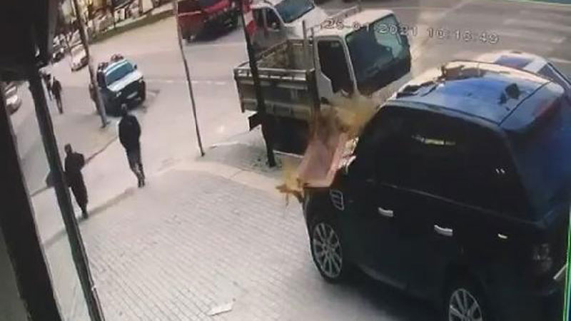 Bursa’da lodos paniği! Vatandaş böyle kaçtı