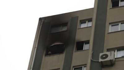 Ellerini ve ayaklarını bağladığı eski sevgilisinin evini yaktı