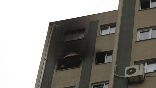 Ellerini ve ayaklarını bağladığı eski sevgilisinin evini yaktı