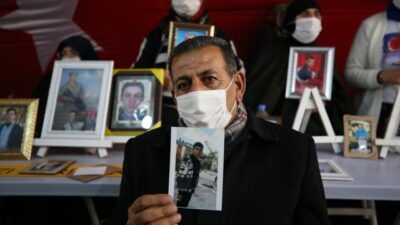 Diyarbakır’daki evlat nöbetine bir aile daha katıldı