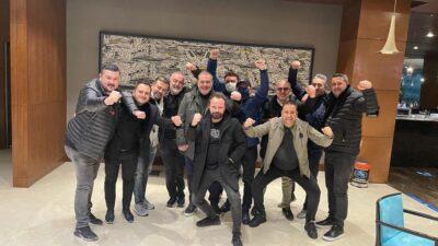 Bursaspor yönetiminden galibiyet pozu! Oteldeki büyük coşkuyu izle…