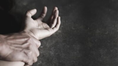 Çocuklarının gözü önünde vahşet! Genital bölgesine demir çubuk sokarak öldürdü